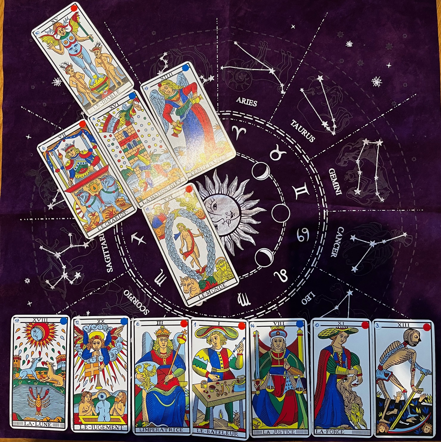 Tarot on table 03